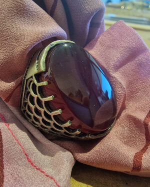 Anello etnico con pietra bordeaux