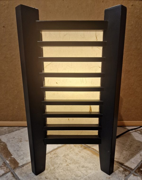 Lampada giapponese in legno