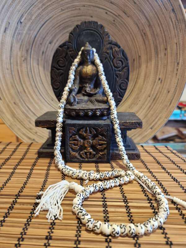 Mala tibetano in osso con scritta OM